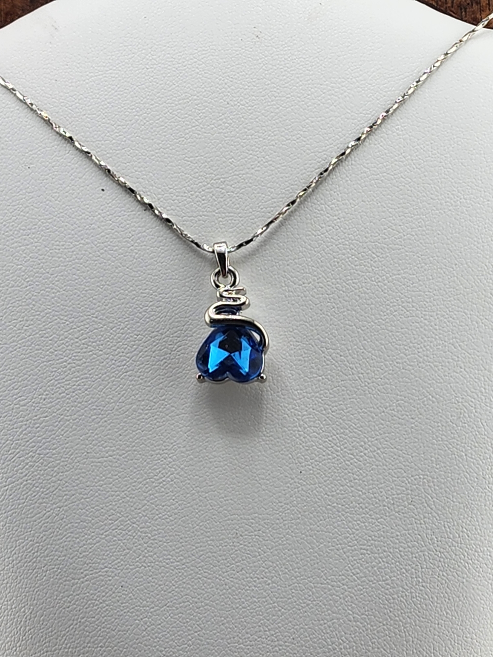 18in Blue Heart Pendant Necklace - Silver Tone 18KRGP